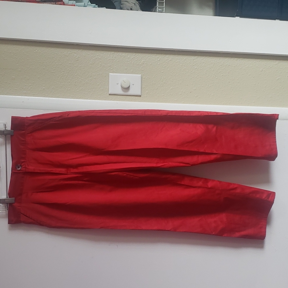 Dope red trousers